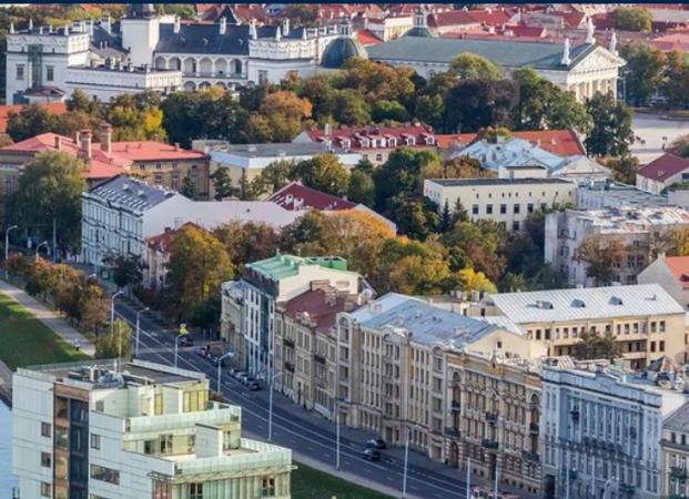 В Литве запретили продавать недвижимость гражданам России из-за угрозы национальной безопасности.