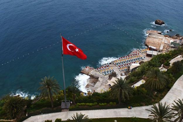 Россияне столкнулись с проблемами с получением и продлением туристического вида на жительство в Турции.