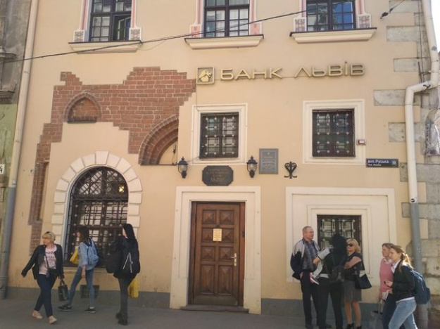 Банк Львів планує збільшити статутний капітал на 250 млн грн або на 35,3% - до 958,41 млн грн за рахунок додаткових внесків акціонерів.