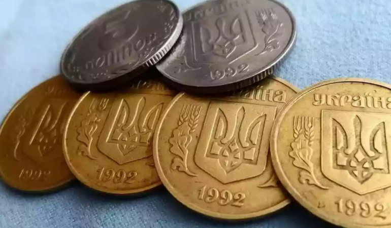 Нацбанк завершив збір дрібних монет, які люди могли здавати у відділеннях Приватбанку, Ощадбанку або ПУМБу на підтримку ЗСУ.