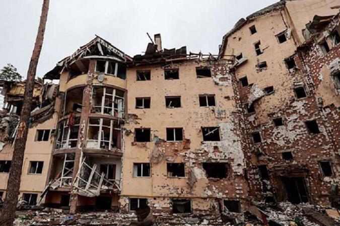 Украина планирует в ближайшее время начать восстановление разрушенного жилья за счет средств, конфискованных у российских банков.