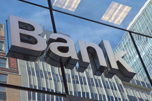 За минулий рік банк банкам нараховано рекордний обсяг податку на прибуток за підвищеною ставкою 50% на суму 73,5 млрд грн.