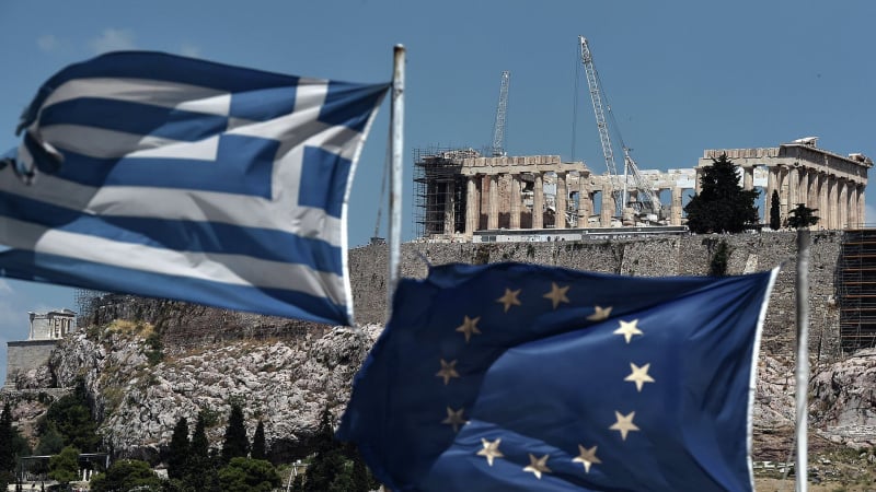 Уряд Греції з 31 березня збільшив мінімальну суму, яку громадяни країн, які не входять до ЄС, повинні вкласти в нерухомість для отримання п'ятирічної посвідки на проживання в республіці («золота віза»).