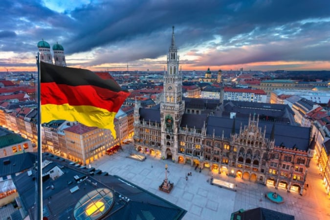 Ассоциация городов и муниципалитетов Германии призвала ускорить интеграцию украинцев на рынке труда, предоставив им возможность устраиваться на работу без знания немецкого языка.