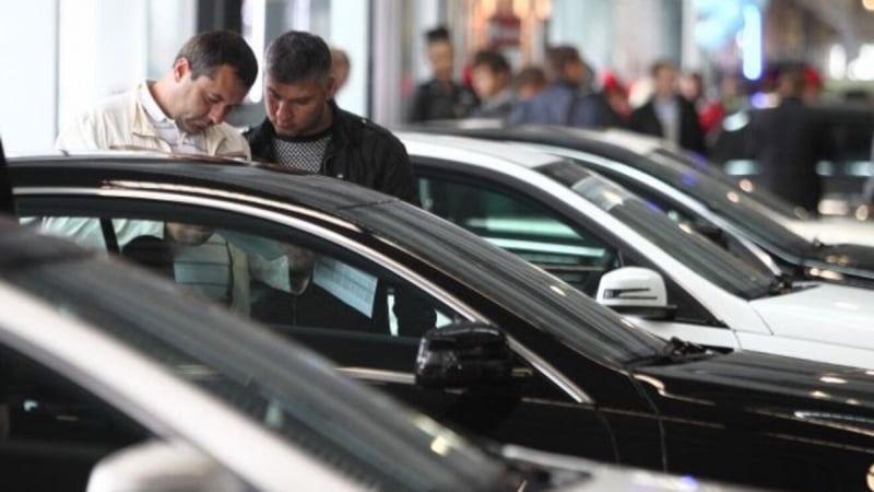 Попри війну та проблеми в економіці, продажі авто в Україні виходять на нові рекорди.