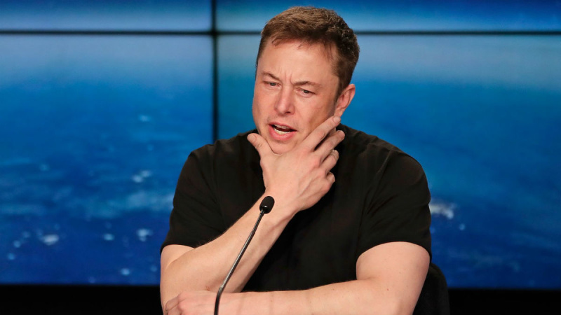 Гендиректор Tesla Ілон Маск спростував повідомлення про відмову Tesla від випуску бюджетного електромобіля.