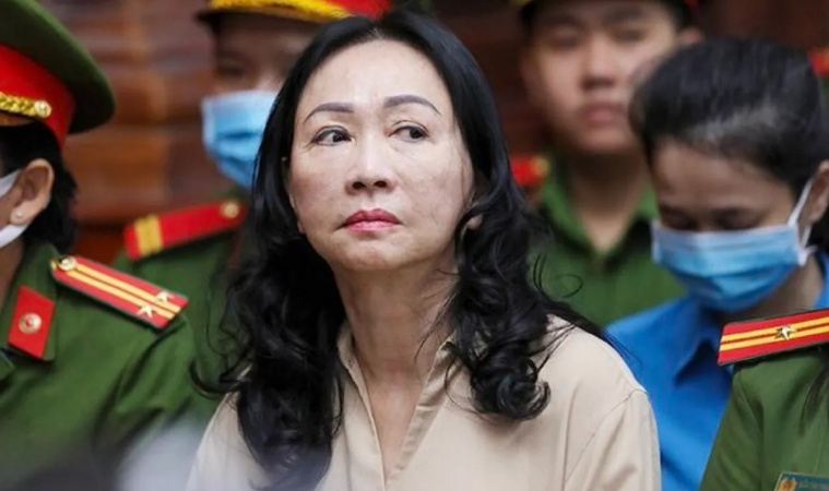 Вьетнамскую магнатку в сфере недвижимости Чионг Ми Лан приговорили к смертной казни за финансовое мошенничество на сумму 304 триллиона донгов ($12,46 млрд).