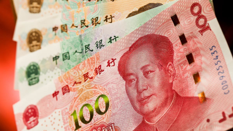 Частка китайського юаня у глобальних резервах впала до мінімуму за три роки.