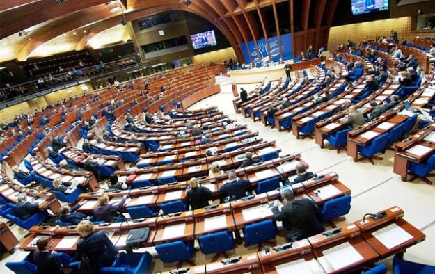 Парламентська асамблея Ради Європи одноголосно підтримала резолюцію, яка закликає передати заморожені російські активи на відновлення України.