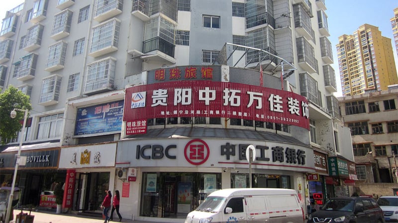 Крупнейший банк Китая ICBC, а также еще три кредитных организации — China Citic Bank, Industrial Bank, Bank of Taizhou и Bank of China — перестали принимать платежи по россии в юанях.