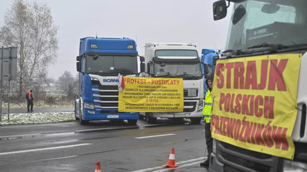 Польские фермеры прекратили блокирование движения грузового транспорта перед пунктом пропуска «Гребенное — Рава-Русская» на границе с Украиной.