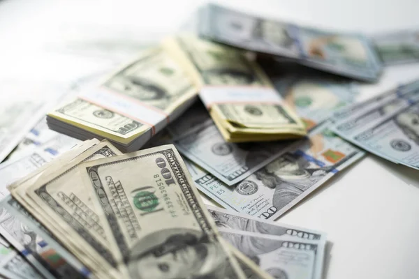 Анонсированные Нацбанком в ближайшее время шаги по завершению первого этапа валютной либерализации могут потребовать около $5,5 млрд валютных резервов.