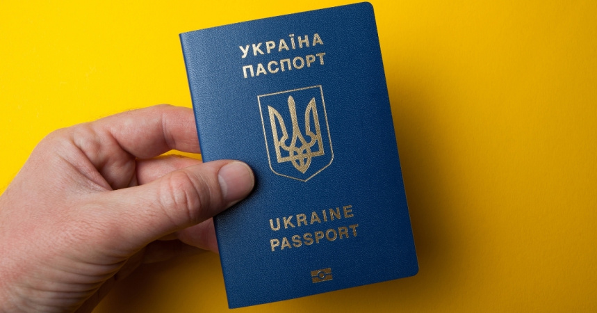 Минулого тижня МЗС офіційно повідомило про призупинення надання консульських послуг громадянам України мобілізаційного віку, які перебувають за кордоном.
