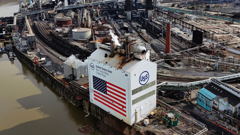 Європейська комісія дозволила японській сталеливарній компанії Nippon Steel придбати американську US Steel за $14,9 млрд, оскільки вважає, що ця угода не матиме відчутних наслідків для європейського ринку.