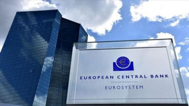Головний виконавчий директор італійського UniCredit банку, Андреа Орсель заявив, що листи із закликом від ЄЦБ скоротити бізнес в рф отримали ймовірно усі банки, що продовжують працювати в росії.