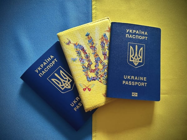 Верховная Рада закрепила на законодательном уровне возможность оформления паспорта за границей через госпредприятие «Документ».