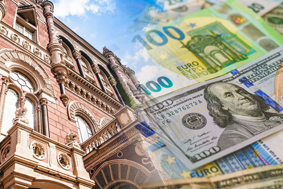 Взлет курса доллара и евро: до каких пределов может подорожать валюта