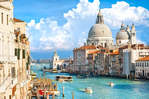 За перші 11 днів, запроваджена у Венеції плата за вхід одноденних туристів, принесла місту 975 000 євро ($1,1 мільйона).