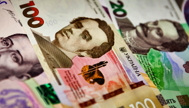 Банкіри очікують, що курс гривні до долара влітку опуститься до 40 грн, деякі експерти кажуть, що нацвалюта подешевшає на тлі введення лібералізації на ринку.