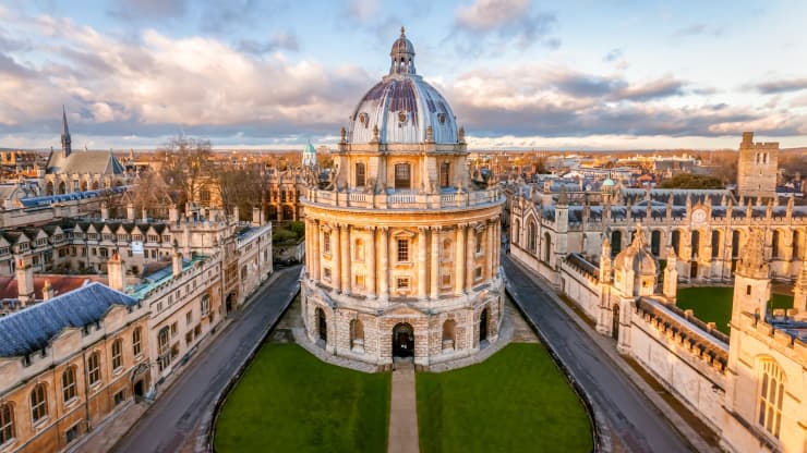 The U.K. является домом для трех мировых 10 universities, в соответствии с временами Higher Education, включая Oxford University.
