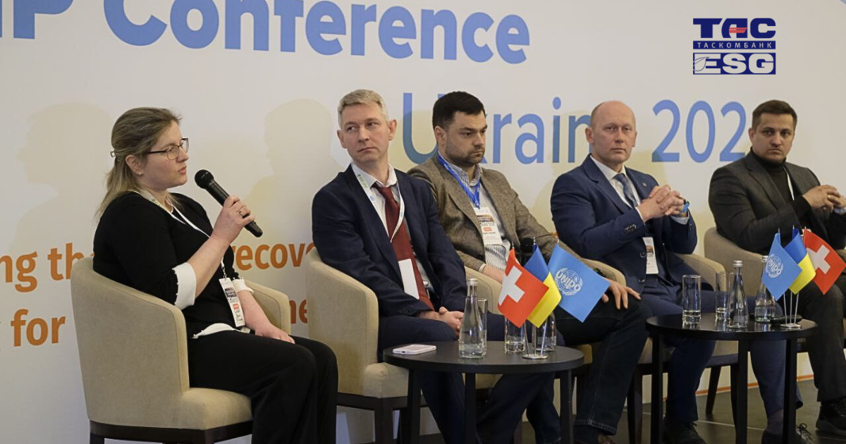 Представники Таскомбанку на конференції з фінансування екоіндустріальних парків обговорюють можливості підтримки сталого розвитку.