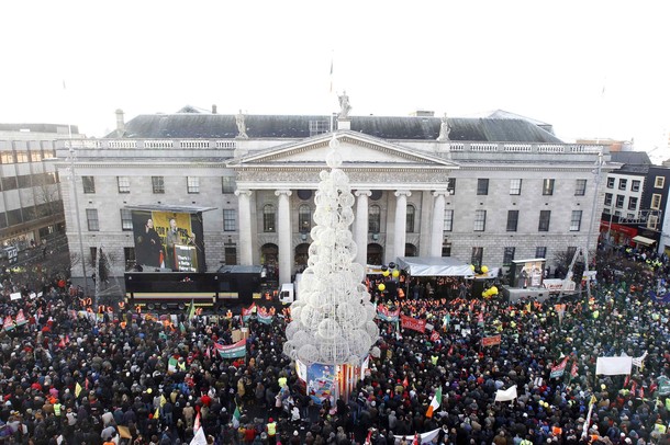 Манифестация против правительственных мер по сокращению расходов госбюджета и повышению налогов в Дублине 27 ноября 2010