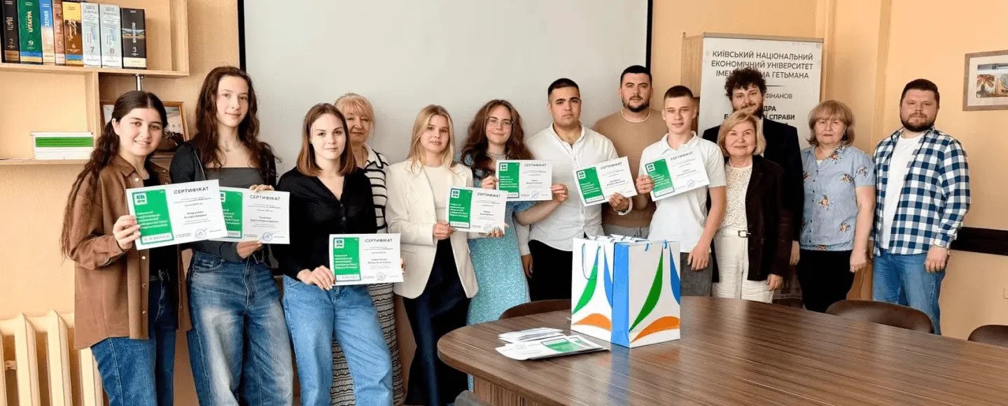 именными стипендиями Асвио Банка было отмечено 10 выпускников 1-го курса