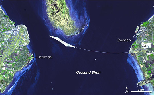 Так из космоса выглядит Эресуннский пролив и одноименный мост-тоннель.