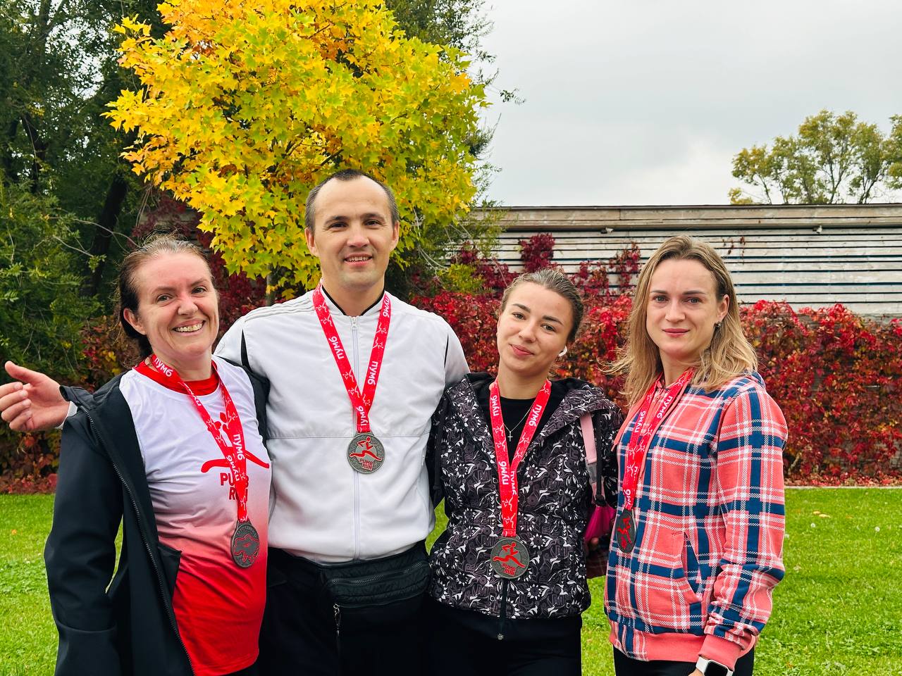 Біговий клуб збирав кошти на закриття потреб захисників за допомогою участі у благодійних забігах