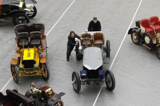 Автомобильное шоу, состоявшееся накануне распродажи, было посвящено 110-летию SALON DE L'Auto.