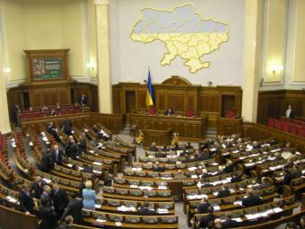 Парламент принял в первом чтении президентский антикризисный законопроект