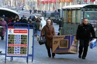 В Белоруси <nobr>из-за</nobr> девальвации рубля люди скупают импортные товары