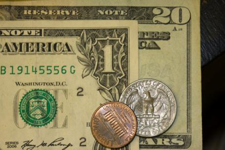 Курс доллара на межбанке упал на 10-15 копеек
