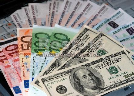 Торги на межбанковском валютном рынке закрылись в диапазоне 8,22-8,235 грн/$