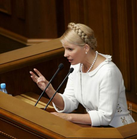 Тимошенко призывает население сдавать доллары
