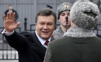 Президент Украины Виктор Янукович сегодня посетит с официальным визитом Россию