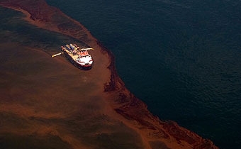 Утечку нефти в Мексиканском заливе недооценили в 12 раз
