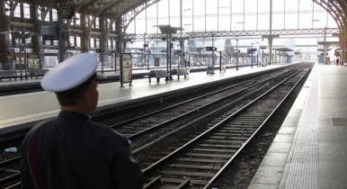 Во Франции стоит транспорт из-за масштабных забастовок против пенсионной реформы