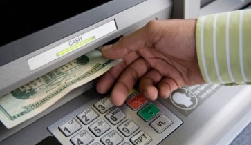 НБУ ограничивает получение валюты через банкоматы