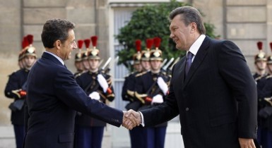 Янукович попросил у Саркози поддержки в переговорах с ЕС