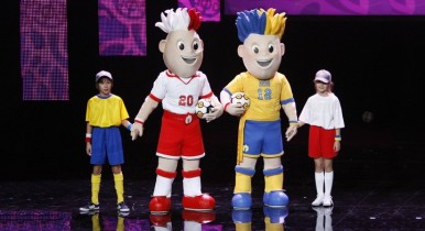 В Варшаве представили талисман Евро-2012 (фото)