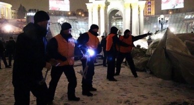 Ночью при помощи милиции разогнали Майдан