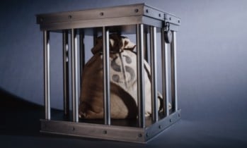 Арестовывать банковские счета разрешат без соответствующих судебных решений