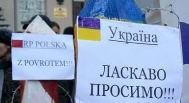 Поляки, румыны и венгры едут в Украину за конфетами и водкой