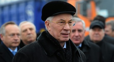 Азаров обещает не повышать пенсионный возраст, если люди будут против