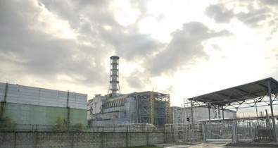 Янукович просит ЕБРР добавить денег на Чернобыльскую АЭС