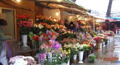 В День влюблённых взлетели цены на цветы