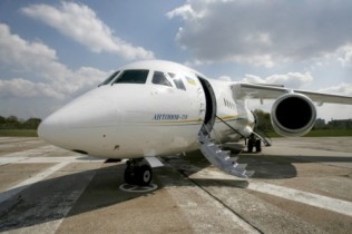 Украина возвращается в число стран, обладающих своей авиационной промышленностью, - Азаров