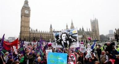 В Лондоне проходят протесты против сокращений бюджета (фото)