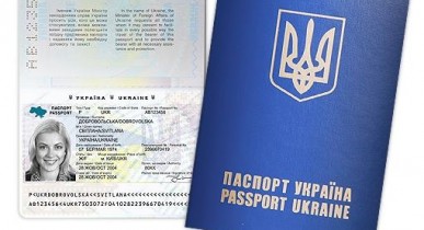 Янукович подписал указ, упрощающий жизнь украинцев заграницей